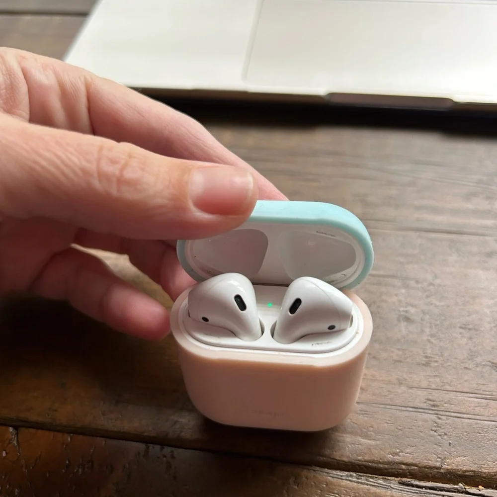 AirPods with Case - Picture 2 of 6